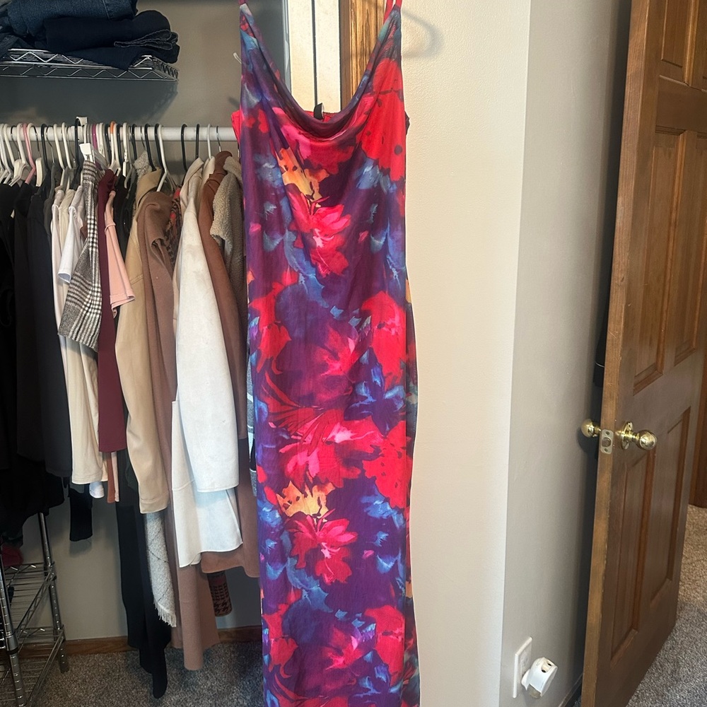 Floral bodycon maxi dress- NEW